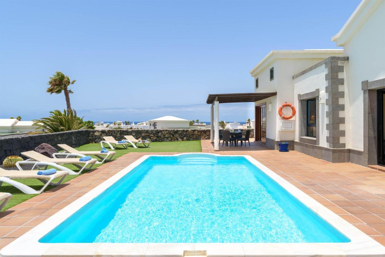 Villa Los Dragos Playa Blanca  Bagian luar foto
