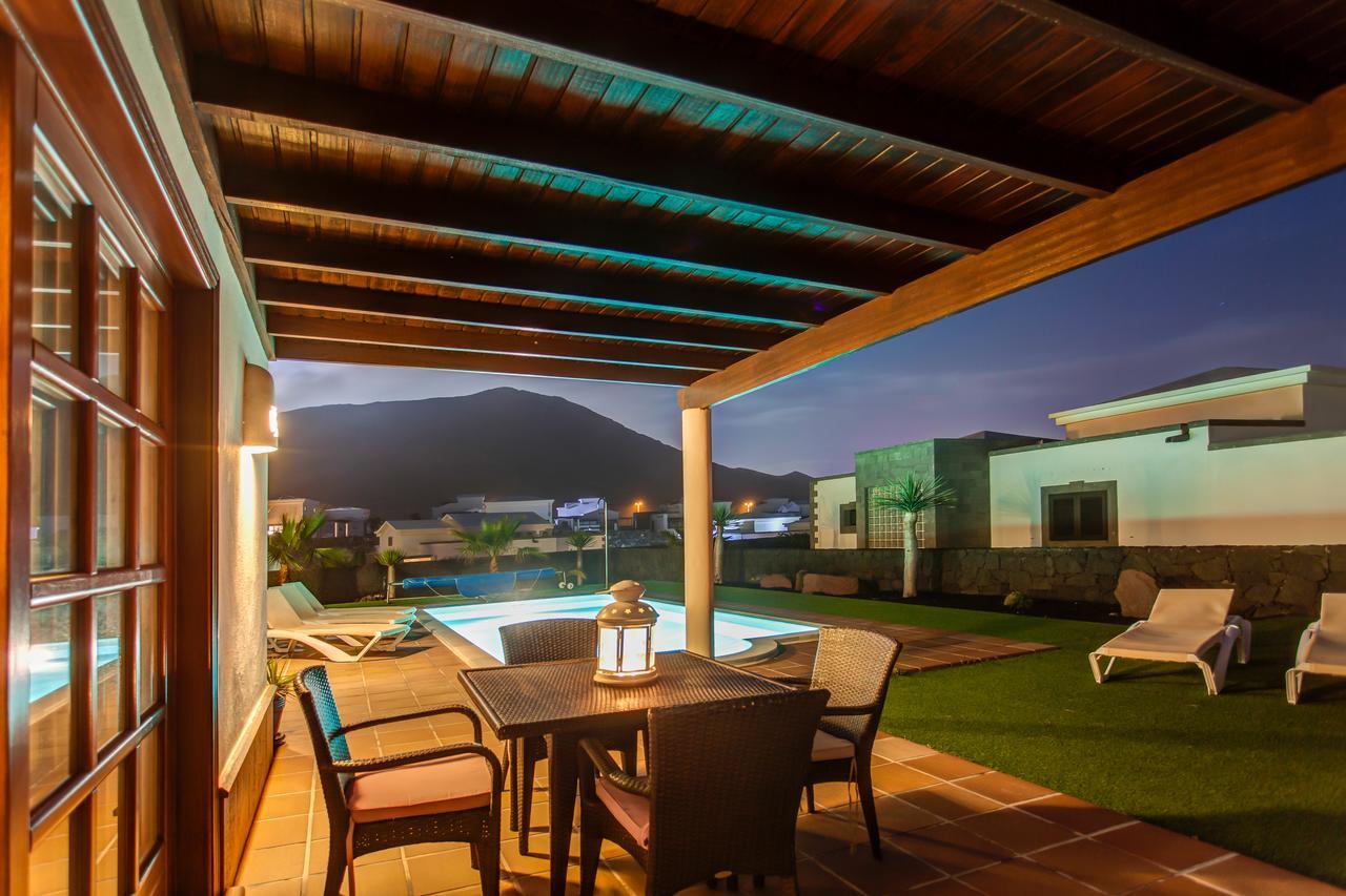 Villa Los Dragos Playa Blanca  Bagian luar foto